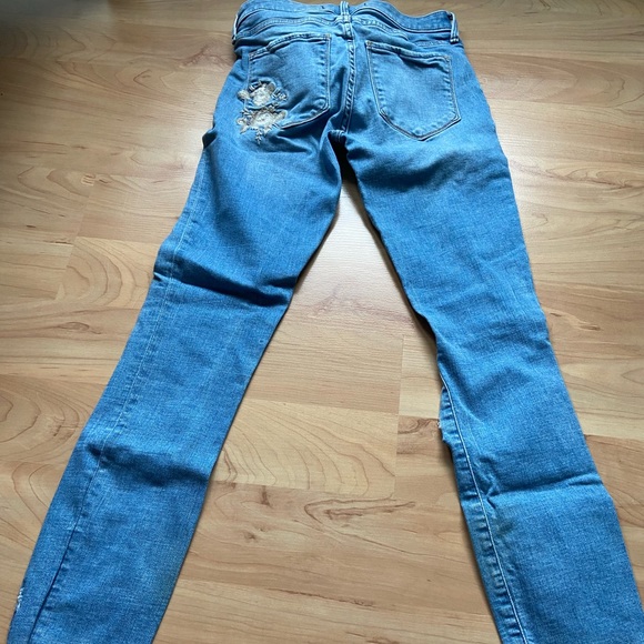 Abercrombie and Fitch Embroidered Flower Jeans - Picture 6 of 9